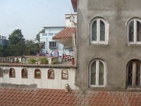 24a ... sur le balcon d'en face.