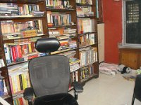 26a Il y a même des BD en français ! Mais surtout des bouquins de maths.