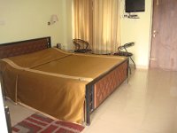 11 Juste pour faire un brin de toilette, nous n'y dormirons pas.