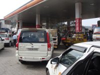 174 Attente à la station-service ...