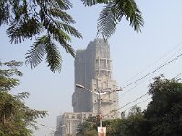 05 En face, un hôtel 5 étoiles. Pas folichon comme archictecture.