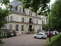 En passant par la mairie ...