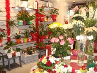 Achat de quelques fleurs et chocolats pour Anne et Jean-Paul.