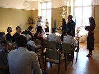 ... et vont s'installer dans la salle des mariages ...