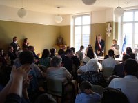 ... et applaudissements des Oui.