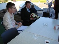 Pierre-Quentin a hérité du bouquet de la mariée ... et voudrait bien s'en débarrasser !