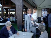 ... et Adam qui charme deux vieilles ...