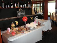 ... mais les enfants n'ont pas encore repéré le bar à bonbons.