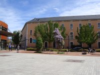 Et, le lendemain matin, après un voyage rapide sans problème dans le TGV, retour à Annecy. Ici aussi la glycine fleurit (place François de Menthon, entre le centre commercial Courier et le collège Raoul Blanchard).