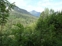 03 De l'autre côté de la vallée du Bronze, le rocher des Gras et les Tours.