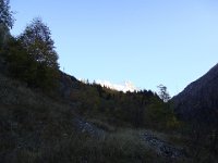 08 Les Fétoules déjà enneigées sont encore illuminées.