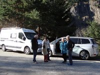 12zoom Ça papote sur le parking. Cécile ne reste qu'une nuit, laissant Jean pour la semaine.