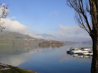 Le port de Massignieu-de-Rives, avec l'Île aux Oiseaux.