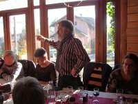 Un discours, un discours ! Ah, non.