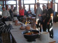 C'est aussi l'anniversaire d'un jeune de l'autre table ...