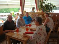 09 ... bas les masques ! Jacques, Catherine-Marie et son époux, Martine, Mélanie.