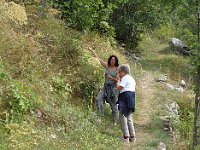89zoom Sur le chemin de Champébran, Agnès a trouvé des groseilles à maquereau.
