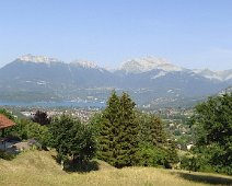 08 - 10 Un panaroma sur le lac d'Annecy et la Tournette, en descendant du col de Leschaux