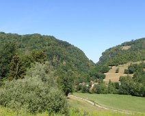 12 - 14 Nous montons vers le village ...