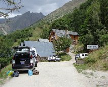 10 Débarquement. Il y a peu de monde.