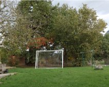 05 Derrière, quelques aménagements aussi, en particulier suppression des framboisiers.