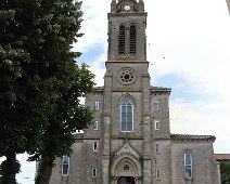 36r - 37r Villefranche d'Albigeois. L'église de la Nativité-de-Notre-Dame, construite en 1896, sur l'édifice précédent, datant du XVe siècle.
