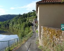 01 Il est situé tout au bord du Tarn ...