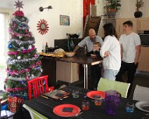 11 ... en voyant Joseph qui les a bien repérés.