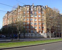 01 Sur le chemin, le boulevard Jourdan supporte un tramway engazonné.