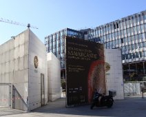 01 ... pour une exposition d'arts d’Ouzbékistan.