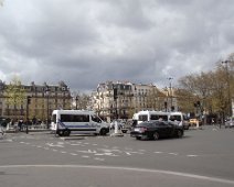 07 ... pour protéger le restaurant La Rotonde où Macron avait fêté son élection.