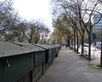 09 En bord de Seine peu de bouquinistes ouverts ...