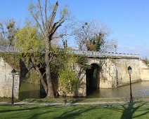 02 - 04 La gare est presque au bord de la Seine.